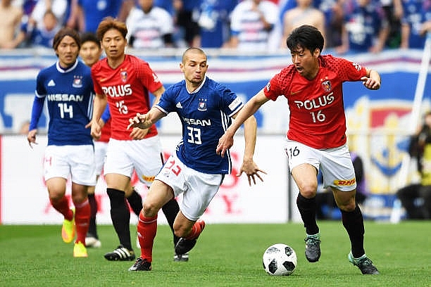 Urawa Reds cùng Yokohama Marinos